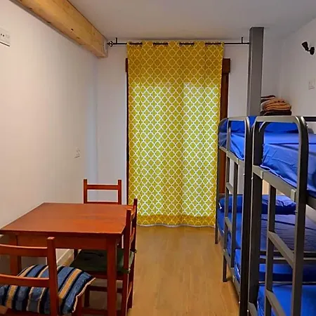 Hotel De *